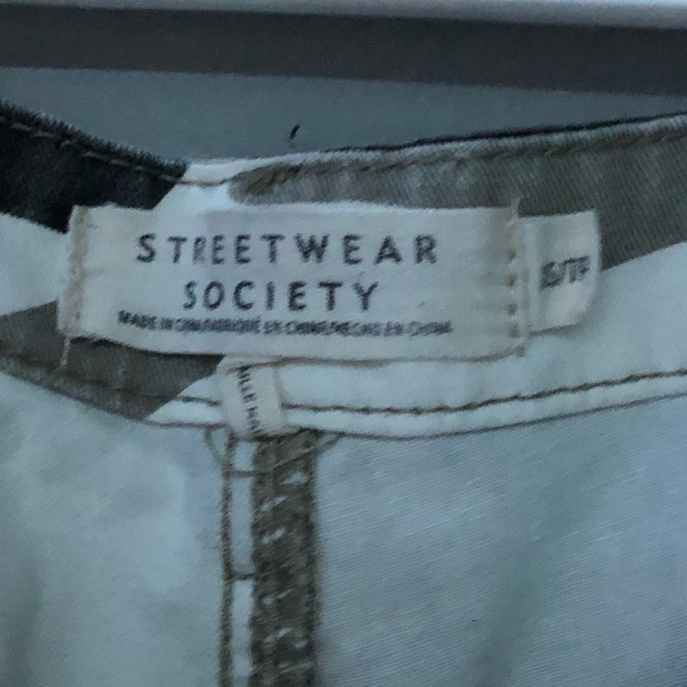Pants - Picture 4 of 4